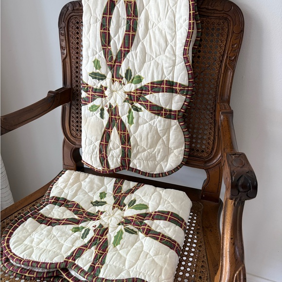 Vintage 2pc. Quilted Christmas Pillow Shams - Picture 3 of 3